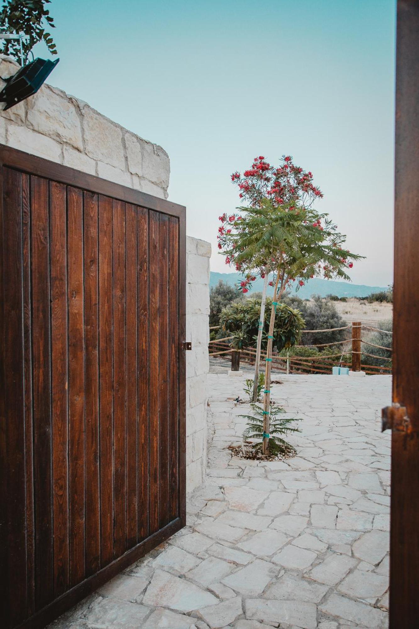 Kleos Noble Retreat - Stone-Build Apartments & Rooms With Pool, Sauna & Bbq Area Лимасол Экстерьер фото