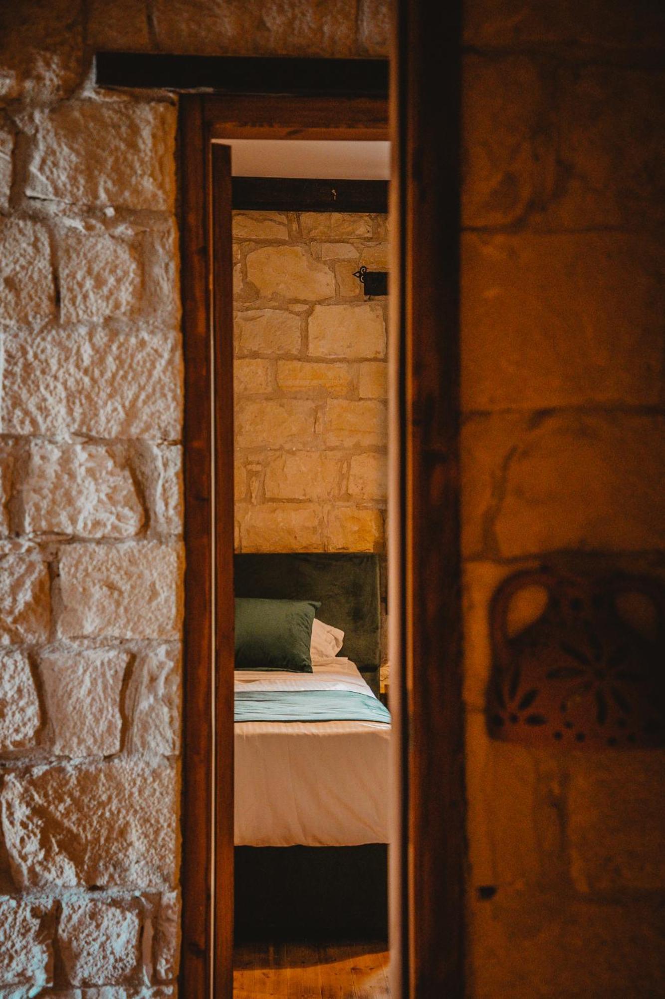 Kleos Noble Retreat - Stone-Build Apartments & Rooms With Pool, Sauna & Bbq Area Лимасол Номер фото