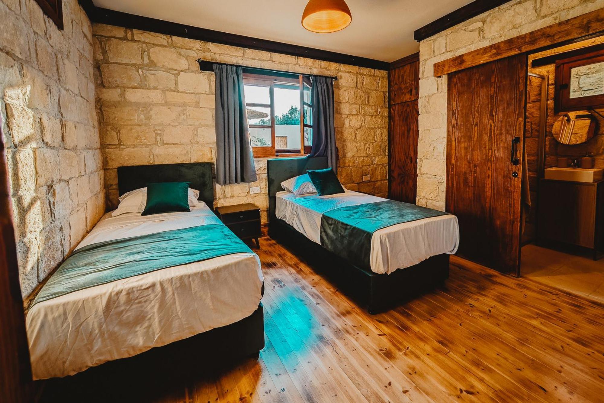 Kleos Noble Retreat - Stone-Build Apartments & Rooms With Pool, Sauna & Bbq Area Лимасол Номер фото