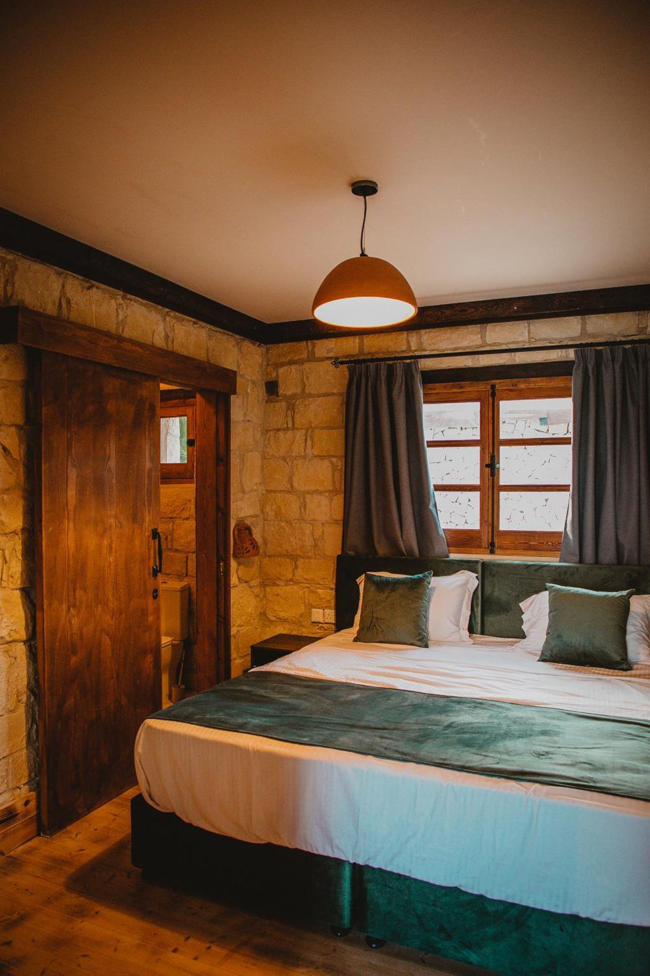 Kleos Noble Retreat - Stone-Build Apartments & Rooms With Pool, Sauna & Bbq Area Лимасол Номер фото